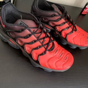 Gradient red vapor max